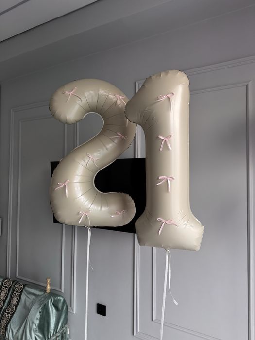 Шарики цифры подарок цветы праздник