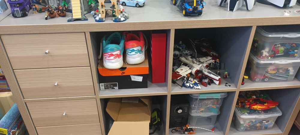 Продавам етажерка Kallax