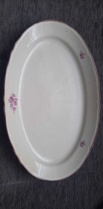 Продавам плато от български порцелан.