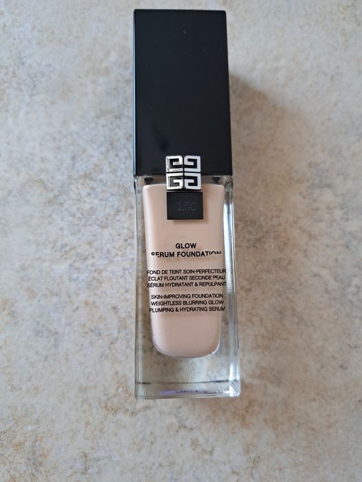 Fond de ten Givenchy Prisme Libre Skin-Caring