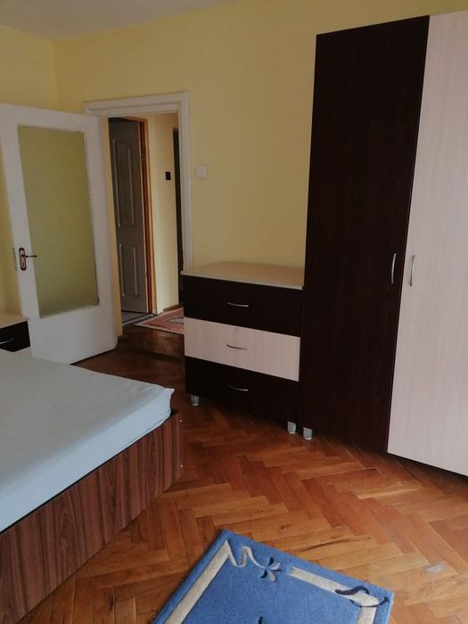 Dau în chirie apartament cu 3 camere str. Dimitrie Cantemir