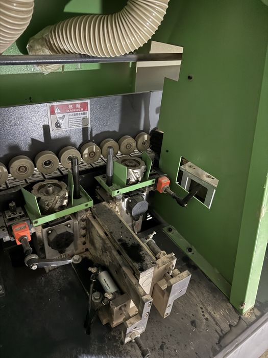 Кромкооблицовочный станок с прифуговкой