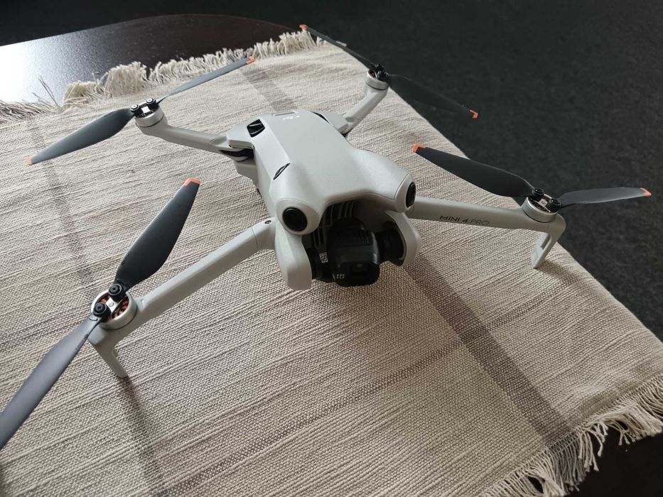 DJI  Mini 4 Pro Fly More Combo (DJI RC 2)