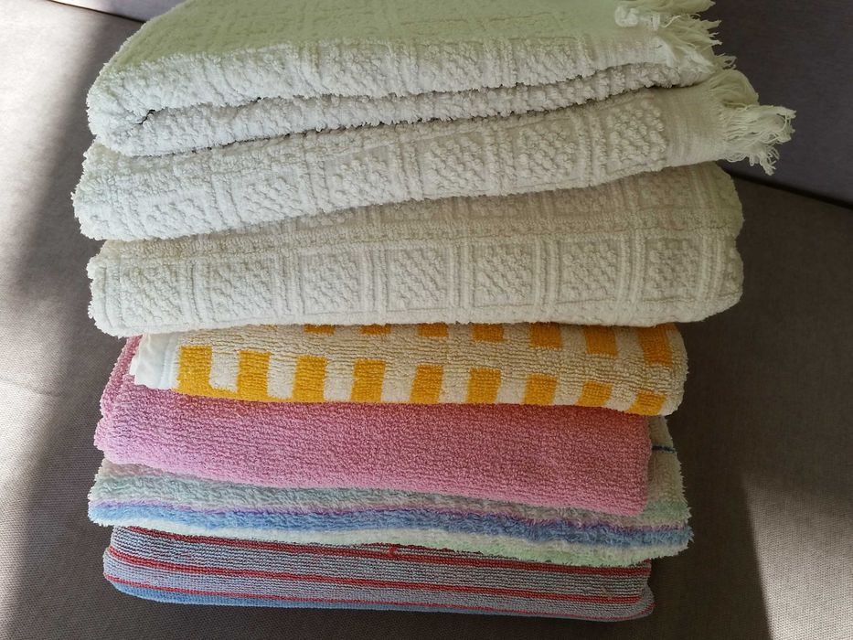 Спално бельо-долни чаршафи ,пликове,калъфки,хавлии-нови и употребявани