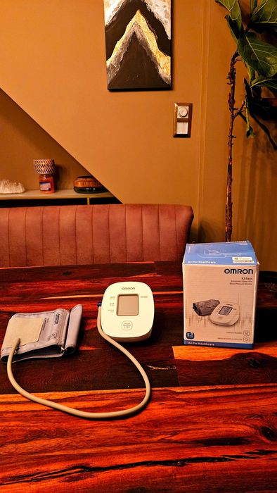 Апарат уред за кръвно налягане OMRON X2 Essential
