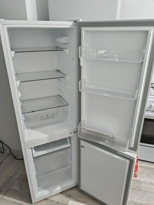 Холодильник AVA бу почти новый