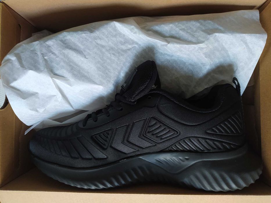 Продавам  маратонки hummel ЧИСТО НОВИ и оригинални маратонки Кеmpa