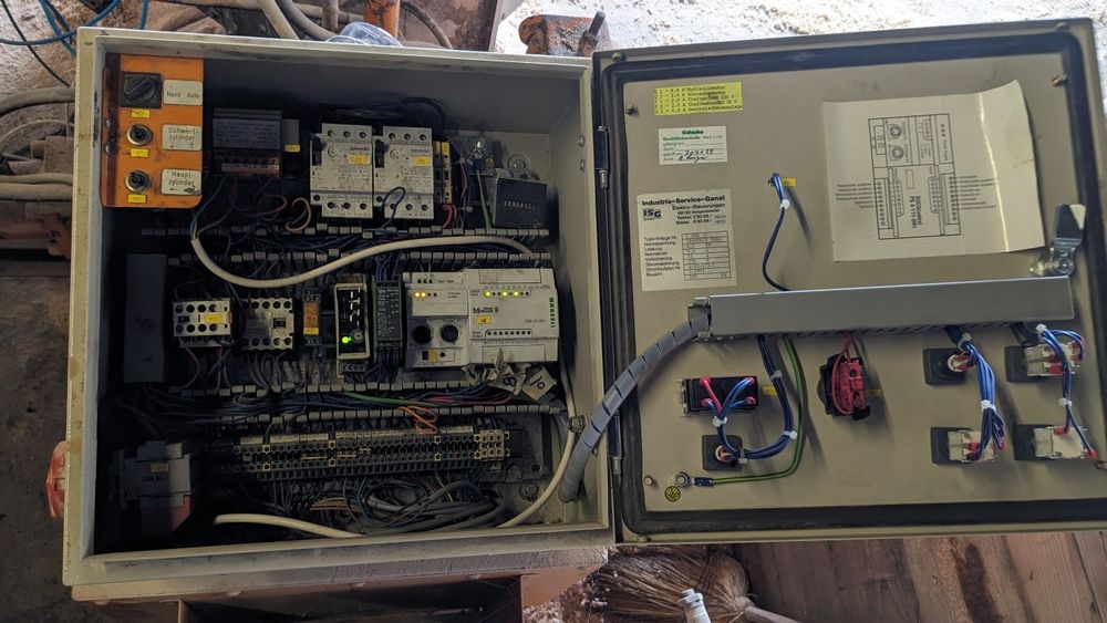 Presa de brichete Schuko Compacto 800