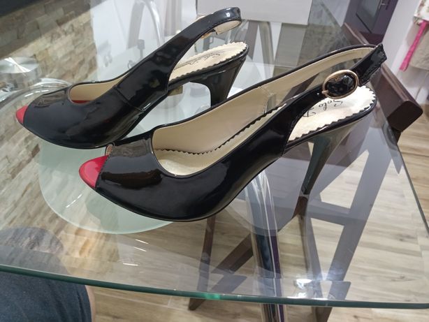 Sandale de lac nr. 39,toc 10 cm,din piele, negre, noi in cutie