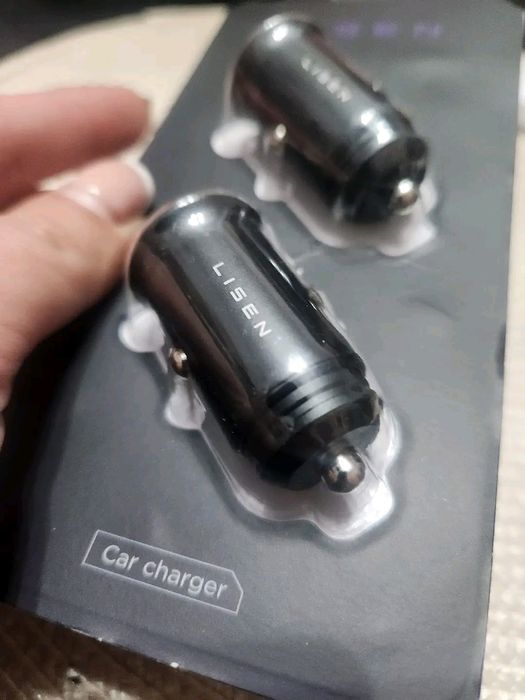 Зарядни за автомобил, два броя в опаковка