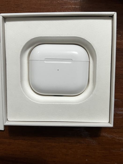 Airpods3 наушники Apple в хорошем состояние