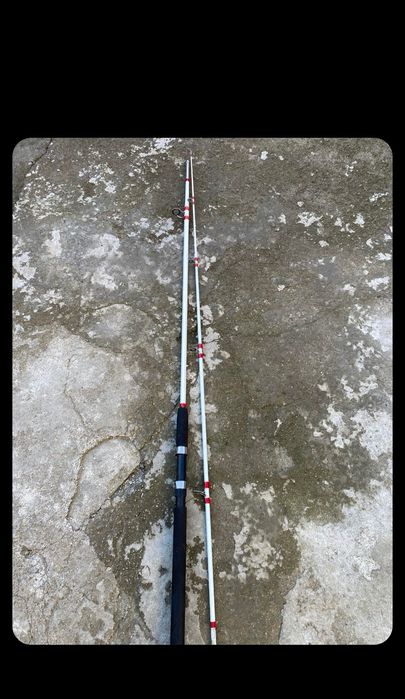 Въдица за спининг и езеро