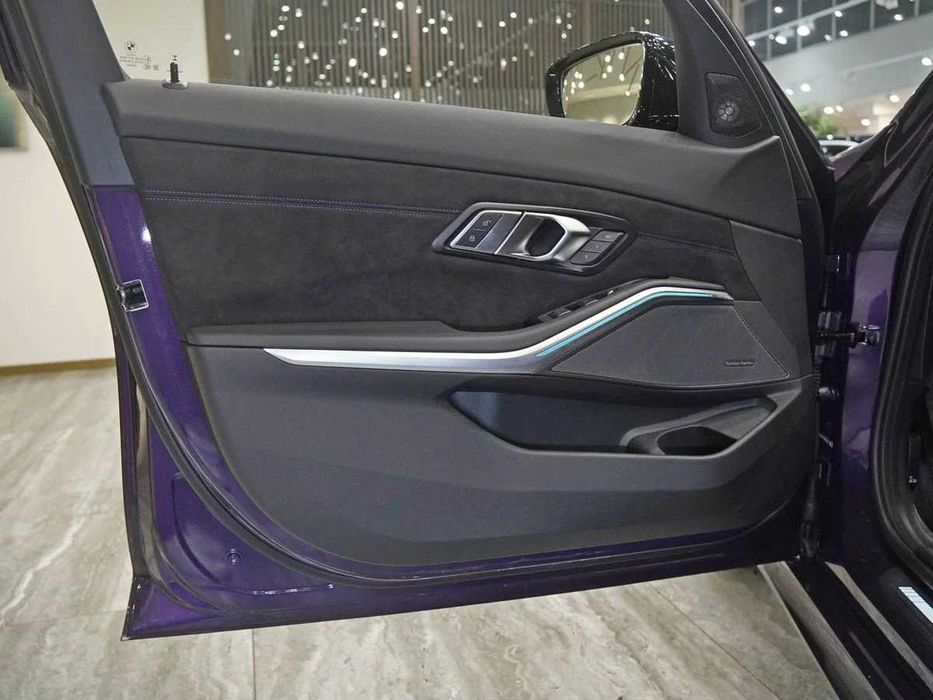 BMW 3 серии 330i