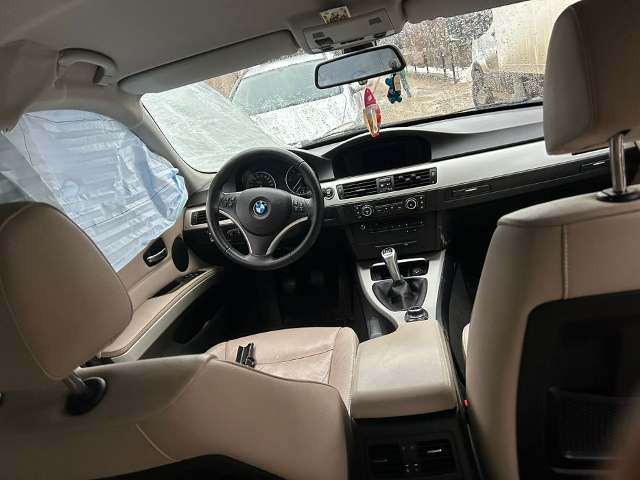 BMW e90 2011 e5 !!!AVARIAT !!!preț negociabil.