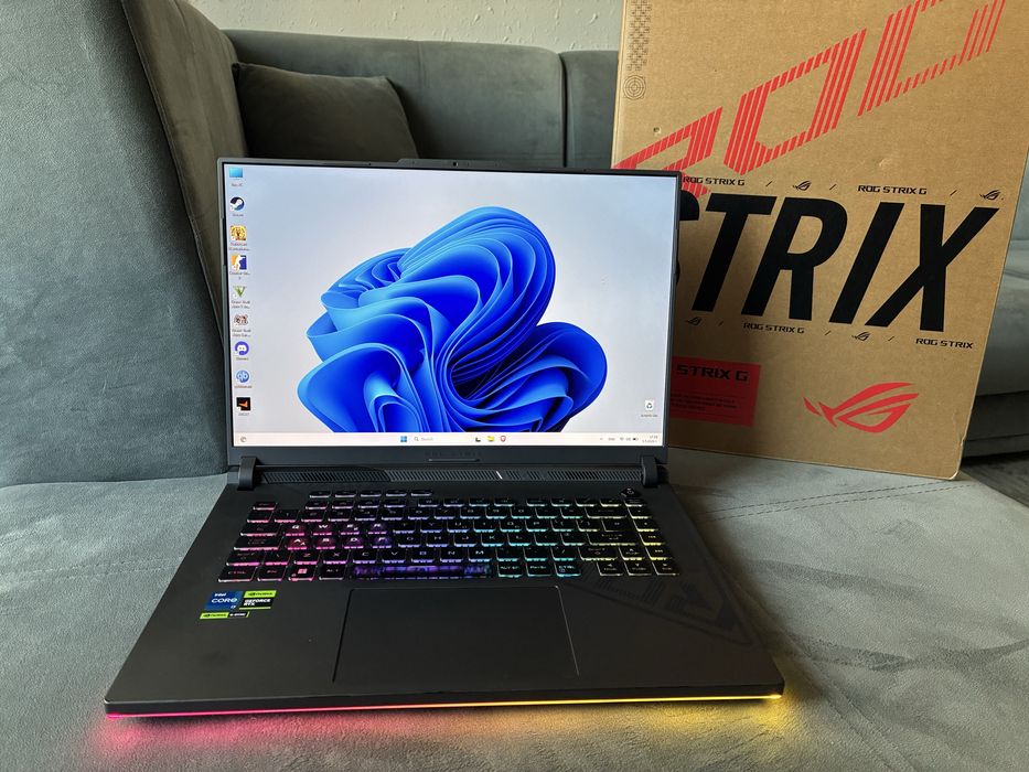 Геймърски лаптоп Asus ROG Strix G16 i7 13650HX/RTX4080/WUXGA 165Hz