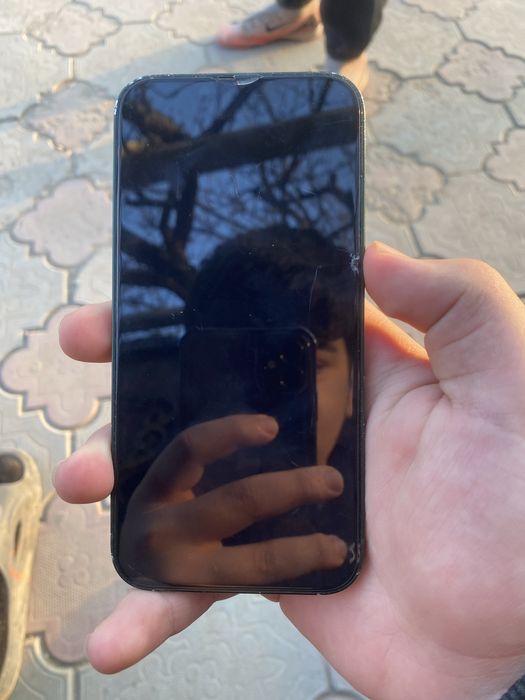 Продам айфон 13.