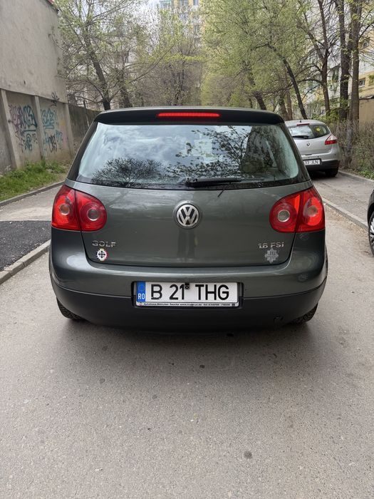 Golf  5. 2004   1.6 FSI