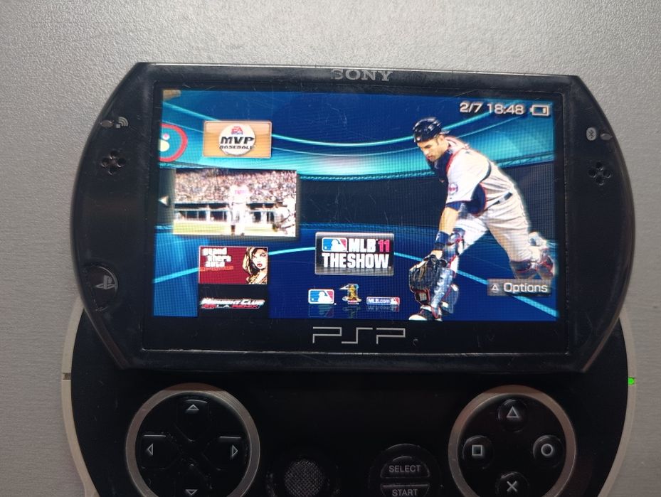 PSP Go N-1004 Преносима конзола