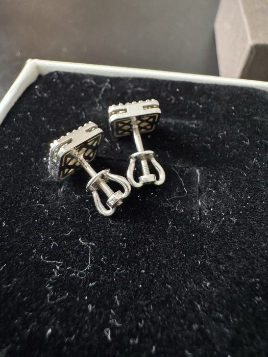 Серьги пусеты золотые с бриллиантами