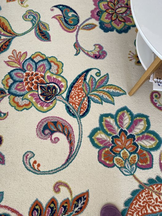 Covor camera zi bej cu verde