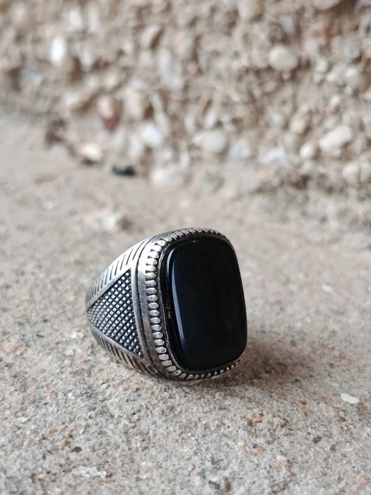 Продам кольцо серебряное.