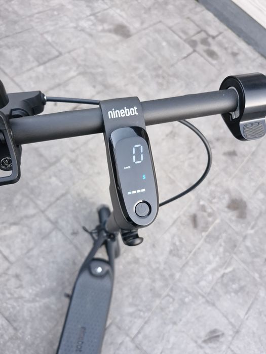 Vând Ninebot f2 pro.