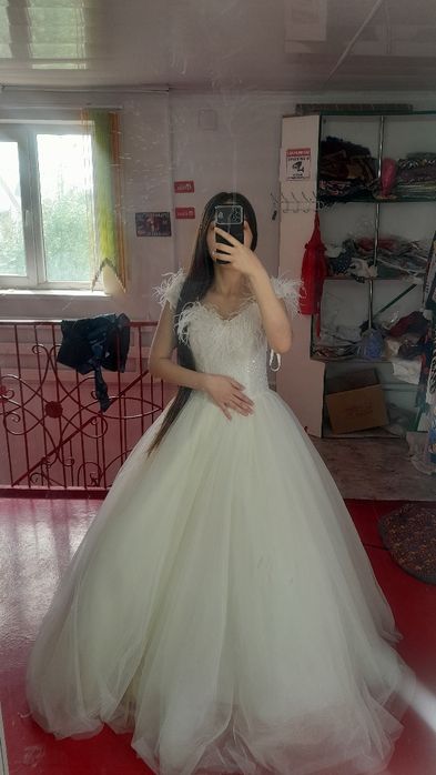 свадебный платье