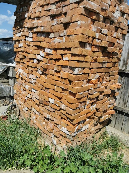 Bolțari și cărămizi