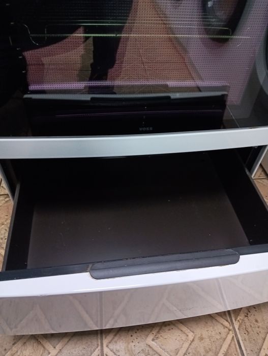 Свободно стояща печка с керамичен плот Voss  2 години Гаранция!