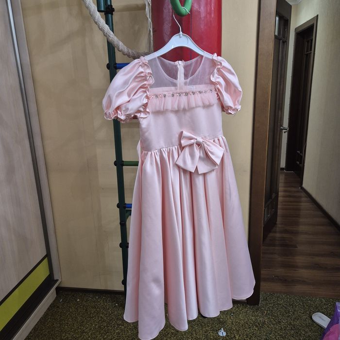 Продам нарядное платье рост 116-122