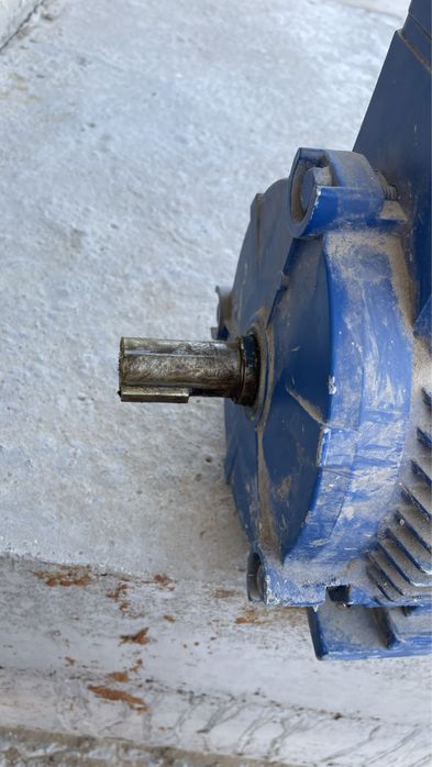 Электродвигатель ассинхронный