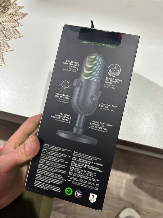 RAZER seiren v3 chroma microphone