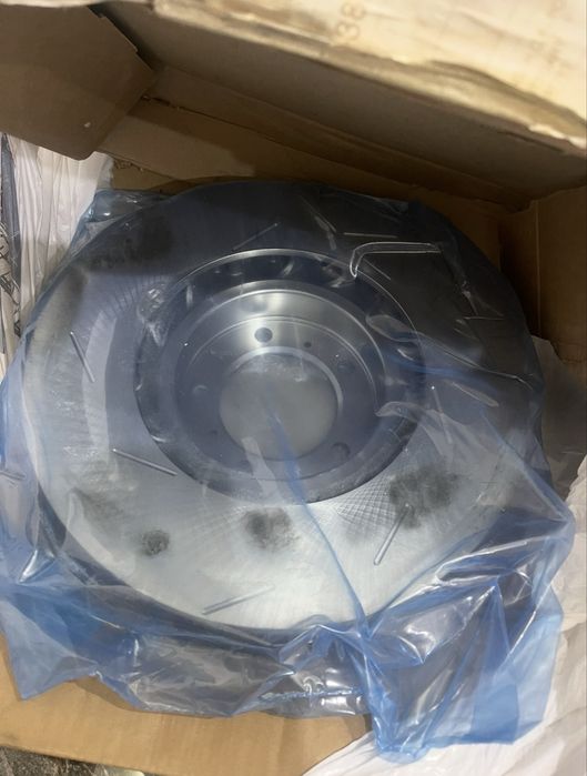 Тормозные диски на Porshe panamera 2017 +