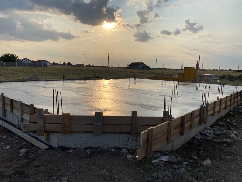 Lucrări de Constructie/case/fundații/acoperise etc.