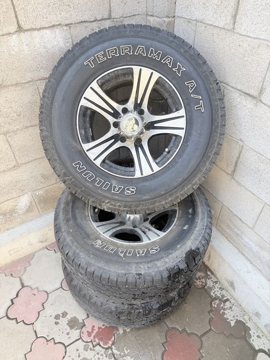 Продам комплект шин с дисками