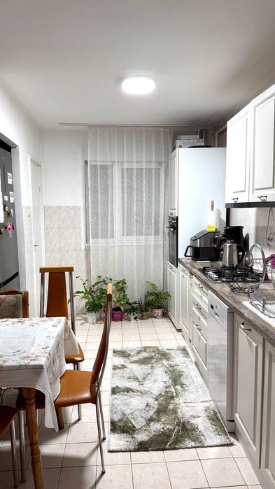 Schimb apartament 3 camere decomandat cu casa plus diferenta