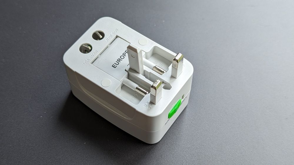 Adaptor priza universal de calatorie UK/US/EU/AU cu protectie