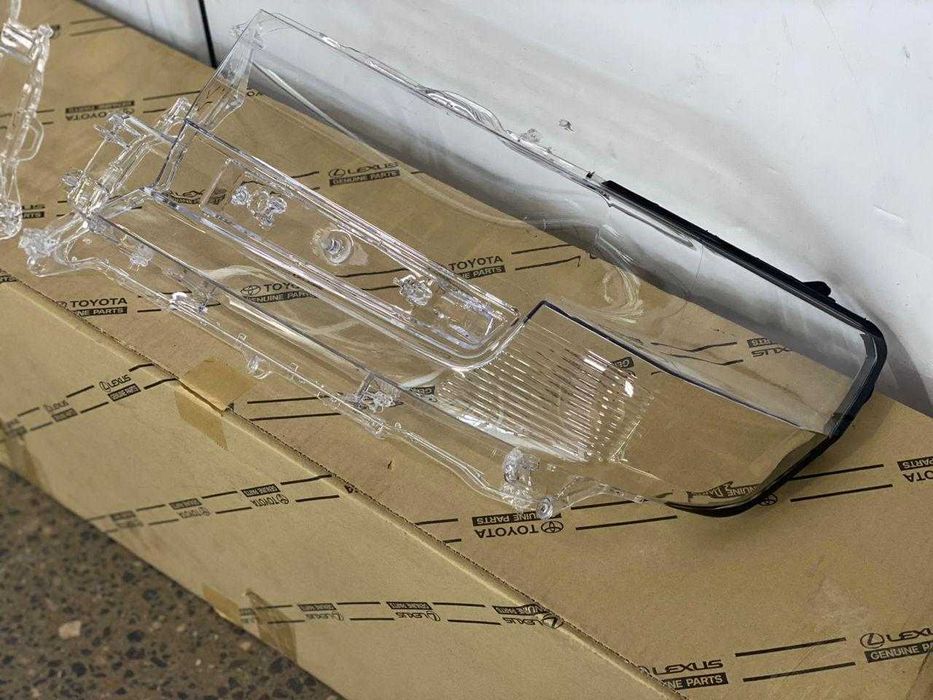 Стекло фары оригинал LC 200