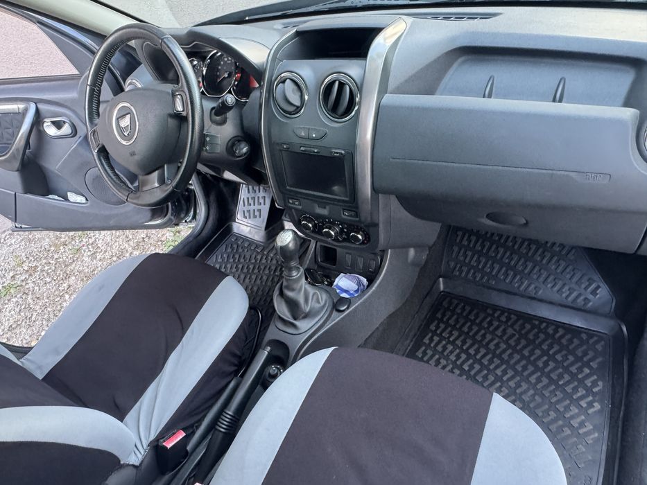 Dacia Duster 2013 luna 12.