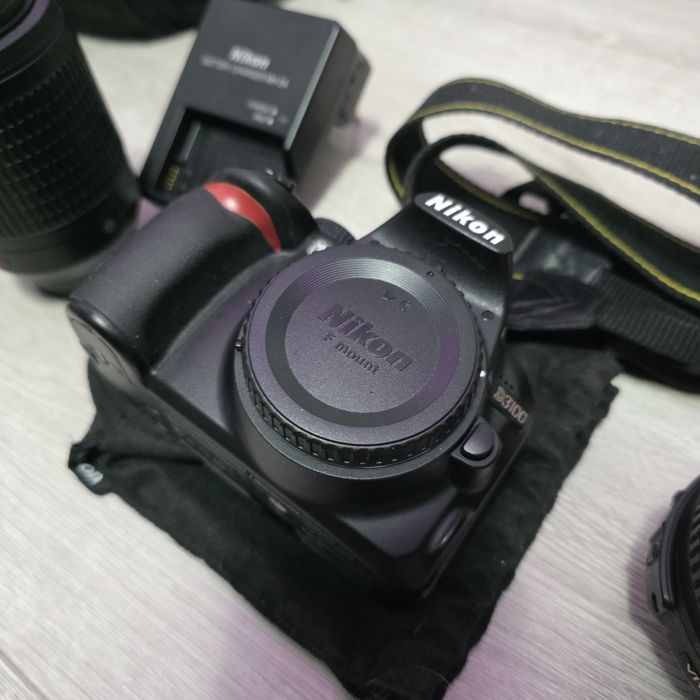 Aparat foto Nikon d3100, 2 obiective + accesorii