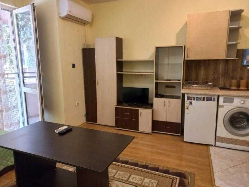 Дава се под наем Едностаен апартамент в Бургас, Център - 37 кв.м за 298.86 € - Снимка #1