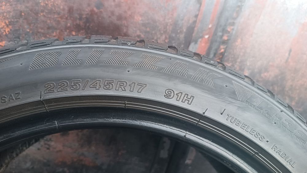 225/45/17 Bridgestone