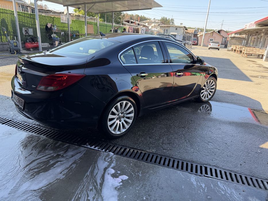 Opel  insiguia Комфорт: Климатроник, Ел.стъкла, Ел.огледала, Алуминиеви