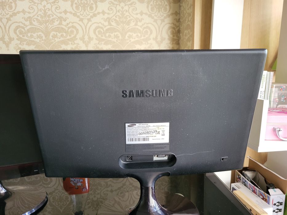 Мониторы SAMSUNG  20 дюймовые