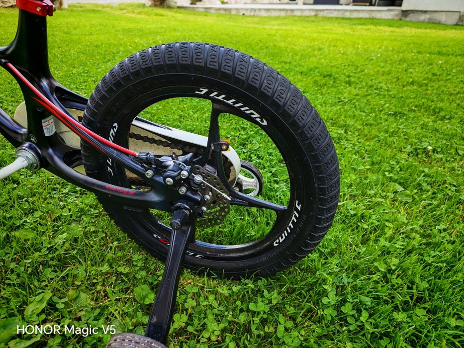 Bicicleta Royal baby pentru copii cu roti și cadru din magneziu