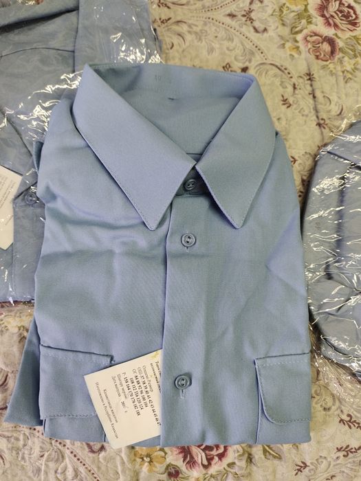 Рубашка голубая новая