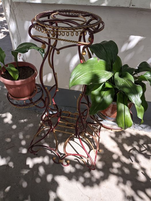 Продаётся подставка под цветы