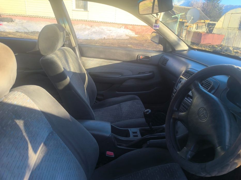 Продам автомобиль тайота Карина.