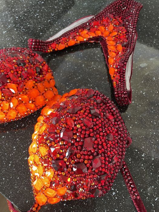 Costum competitional bikini fitness nou cu eticheta