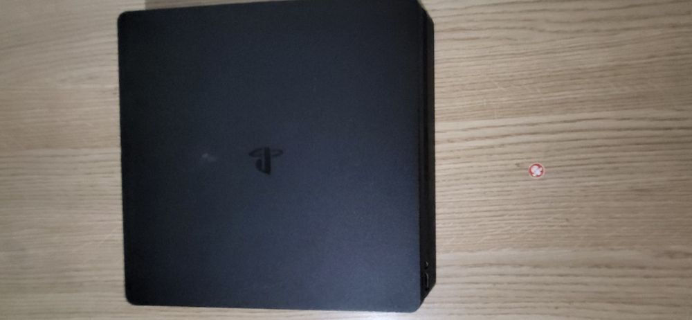 Vand Playstation 4 Slim